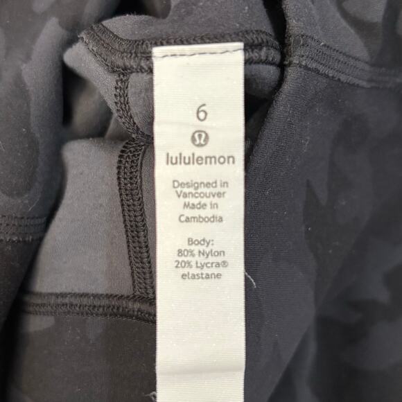 Lululemon Dark Blue Camo Wunder Under Legging - size 6 - Picture 4 of 4